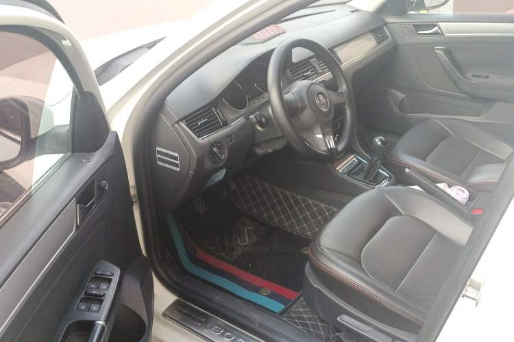 Used Volkswagen Bora 2016 1.6L Manual Fashion Edition Driver Seat