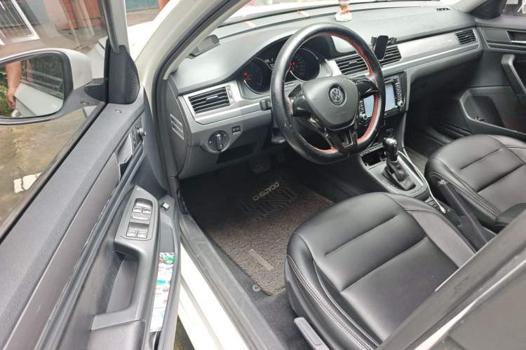 Used Volkswagen Bora 2016 1.6L Automatic Fashion Model Driver Seat