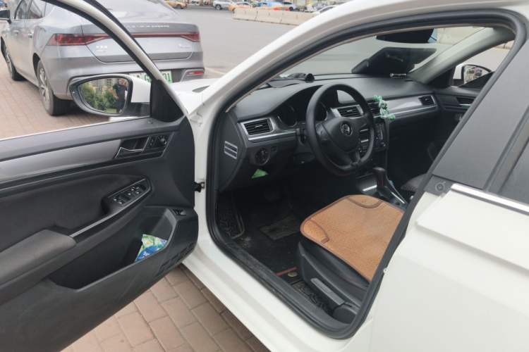 Used Volkswagen Bora 2016 1.6L Automatic Fashion Model Driver Seat