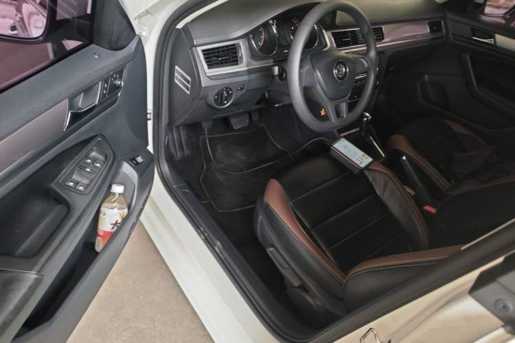 Used Volkswagen Bora 2016 1.6L Automatic Fashion Model Driver Seat