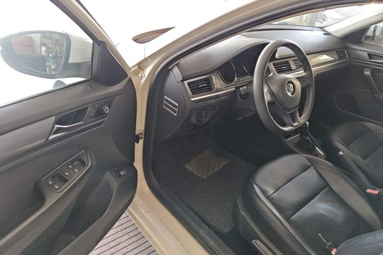 Used Volkswagen Bora 2016 1.6L Automatic Fashion Model Driver Seat