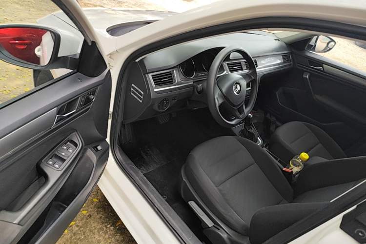 Used Volkswagen Bora 2016 1.6L Automatic Fashion Model Driver Seat