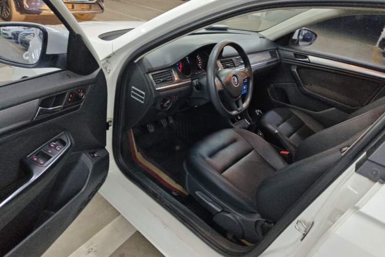 Used Volkswagen Bora 2016 1.6L Manual Fashion Edition Driver Seat