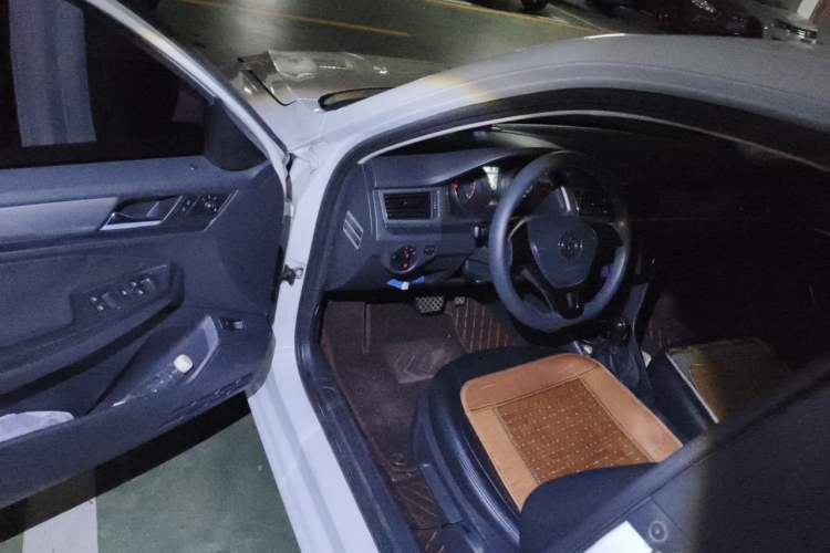 Used Volkswagen Bora 2016 1.6L Automatic Fashion Model Driver Seat