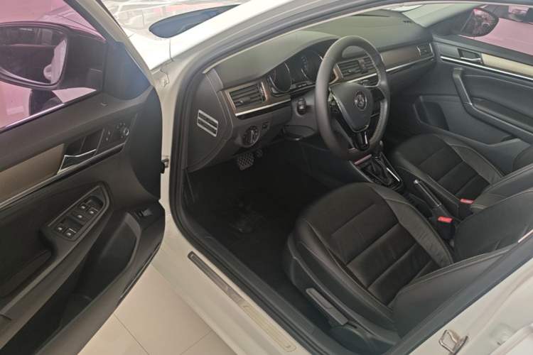 Used Volkswagen Bora 2016 230TSI DSG 25th Anniversary Edition Driver Seat