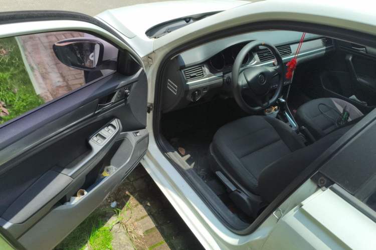 Used Volkswagen Bora 2016 1.6L Automatic Fashion Model Driver Seat