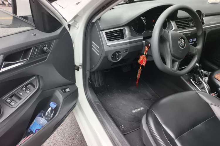 Used Volkswagen Bora 2016 1.6L Automatic Fashion Model Driver Seat