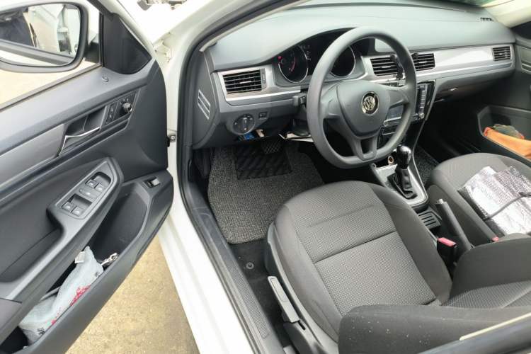 Used Volkswagen Bora 2016 1.6L Automatic Fashion Model Driver Seat