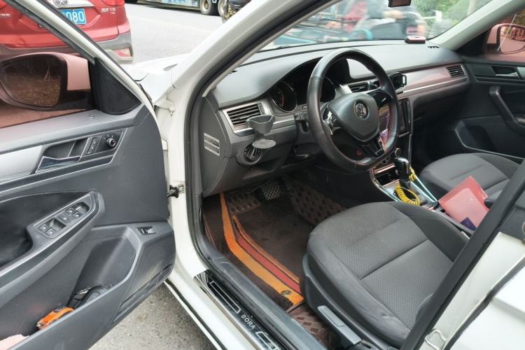Used Volkswagen Bora 2016 1.6L Automatic Fashion Model Driver Seat