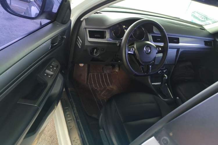Used Volkswagen Bora 2016 1.6L Automatic Fashion Model Driver Seat
