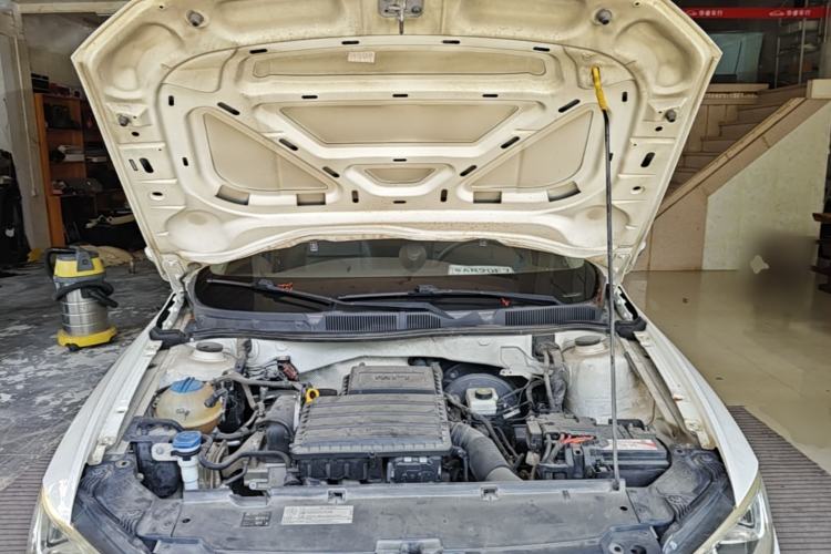 Used Volkswagen Bora 2016 1.6L Automatic Fashion Model Engine Bay