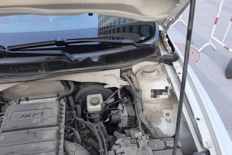 Used Volkswagen Bora 2016 1.6L Automatic Fashion Model Engine Bay Left