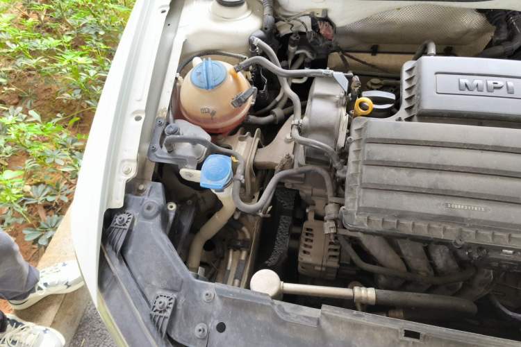 Used Volkswagen Bora 2016 1.6L Automatic Fashion Model Engine Bay Right