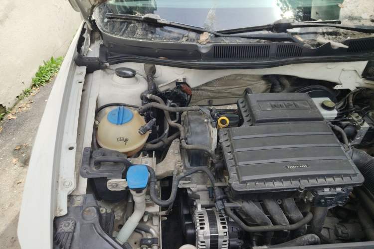 Used Volkswagen Bora 2016 1.6L Manual Fashion Edition Engine Bay Right