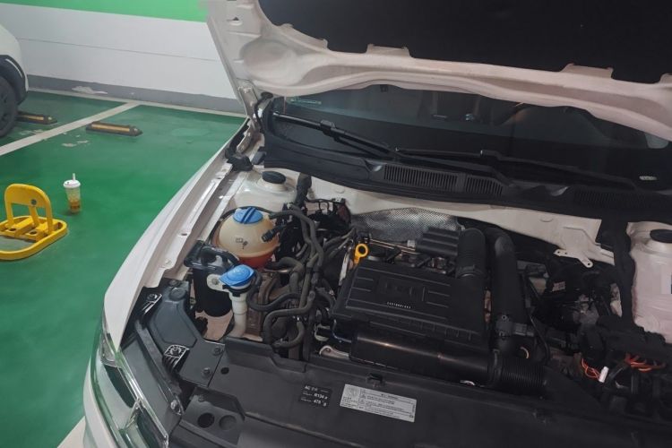 Used Volkswagen Bora 2016 230TSI DSG 25th Anniversary Edition Engine Bay Right