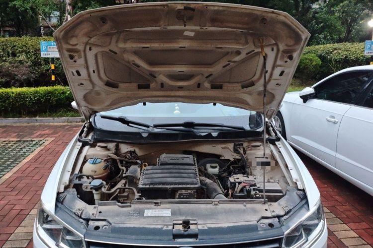 Used Volkswagen Bora 2016 1.6L Automatic Fashion Model Engine Bay