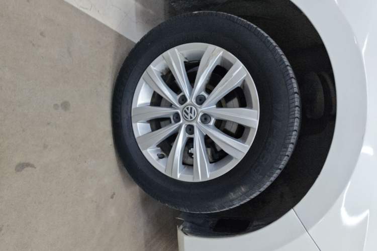 Used Volkswagen Bora 2016 1.6L Manual Fashion Edition Exterior 4