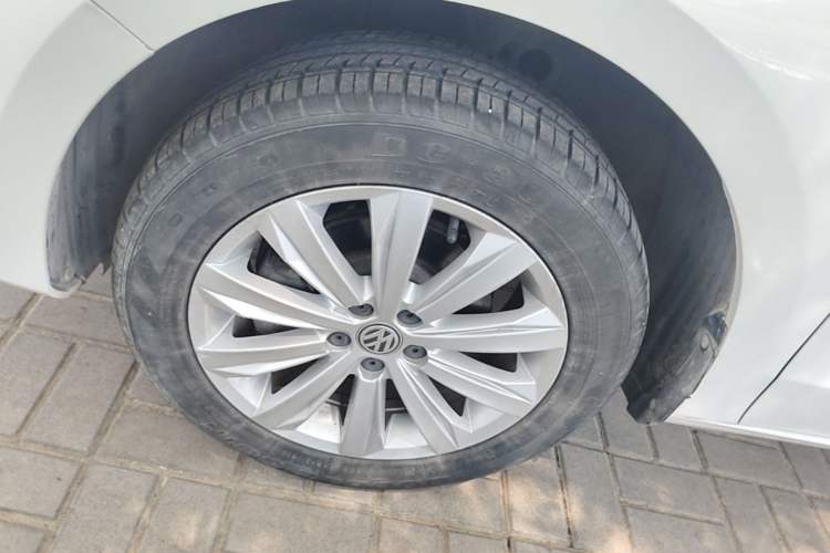 Used Volkswagen Bora 2016 1.6L Manual Comfort Model Exterior 4