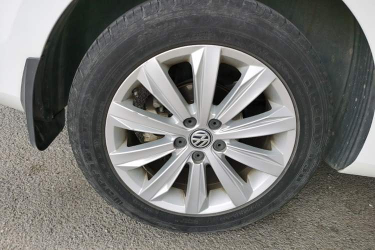 Used Volkswagen Bora 2016 1.6L Manual Comfort Model Exterior 5