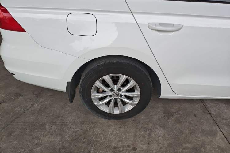 Used Volkswagen Bora 2016 1.6L Automatic Fashion Model Exterior 5