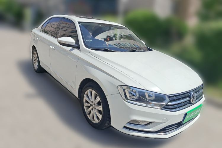 Used Volkswagen Bora 2016 1.6L Manual Comfort Model Front Right 45 Deg