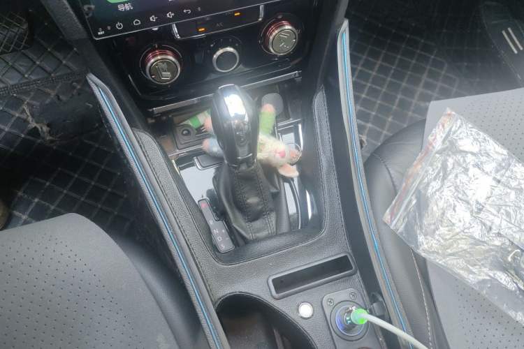 Used Volkswagen Bora 2016 1.6L Automatic Comfort Model Gear Lever