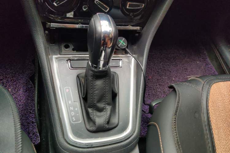 Used Volkswagen Bora 2016 1.6L Automatic Comfort Model Gear Lever