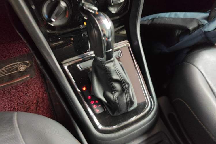 Used Volkswagen Bora 2016 1.6L Automatic Comfort Model Gear Lever