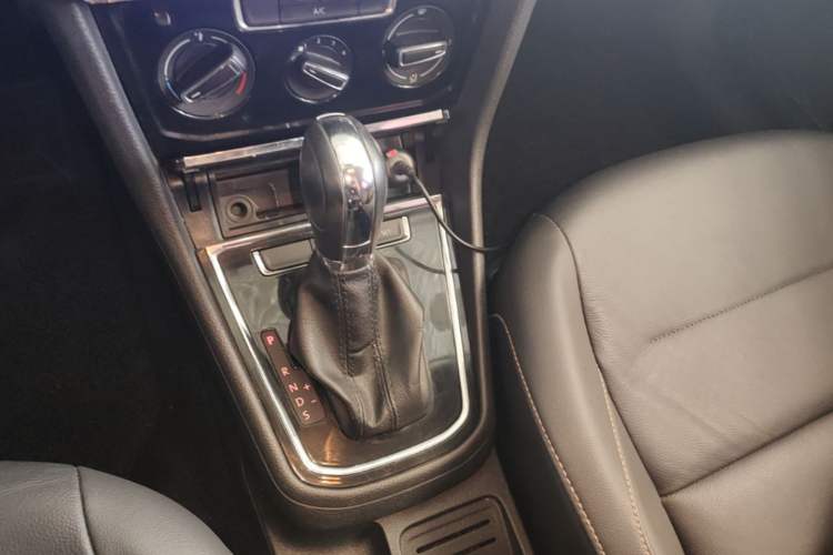 Used Volkswagen Bora 2016 1.6L Automatic Comfort Model Gear Lever