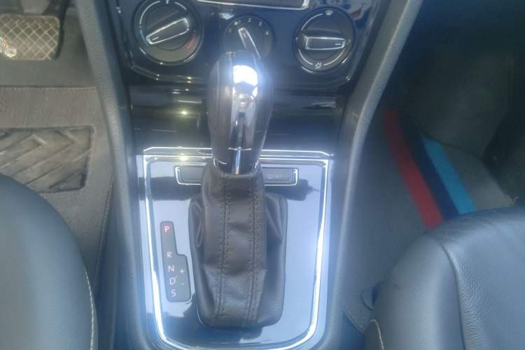Used Volkswagen Bora 2016 1.6L Automatic Comfort Model Gear Lever