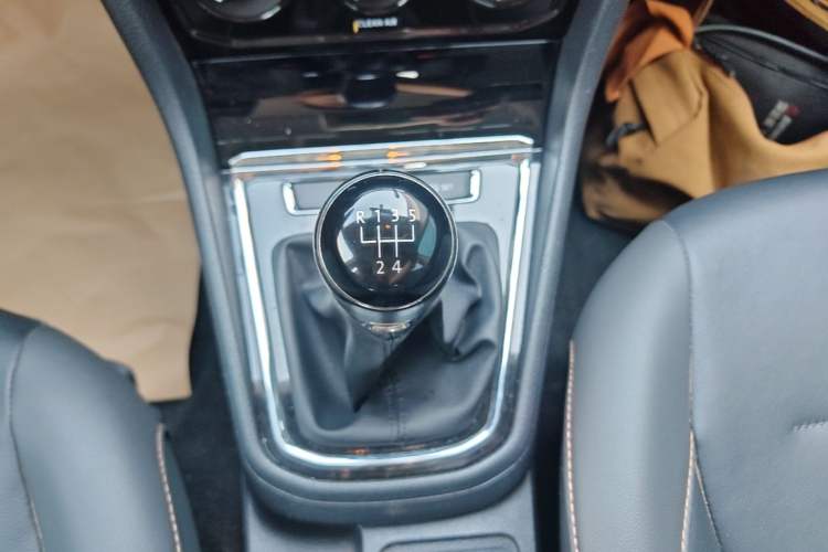 Used Volkswagen Bora 2016 1.6L Manual Comfort Model Gear Lever