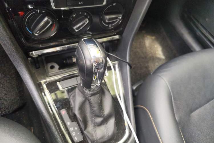 Used Volkswagen Bora 2016 1.6L Automatic Comfort Model Gear Lever
