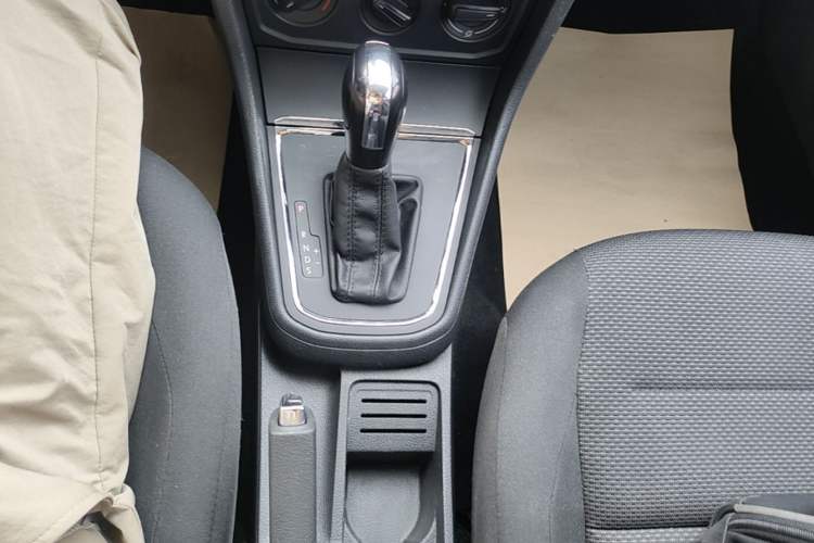 Used Volkswagen Bora 2016 1.6L Automatic Fashion Model Gear Lever