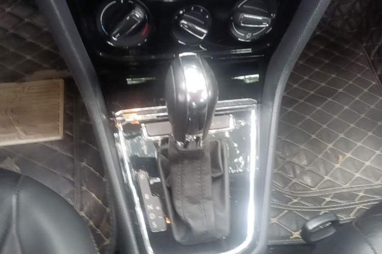Used Volkswagen Bora 2016 1.6L Automatic Comfort Model Gear Lever