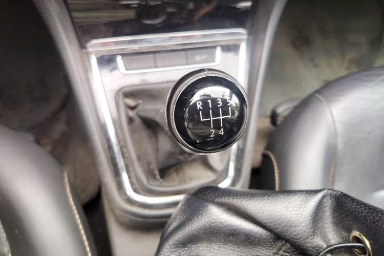 Used Volkswagen Bora 2016 1.6L Manual Comfort Model Gear Lever