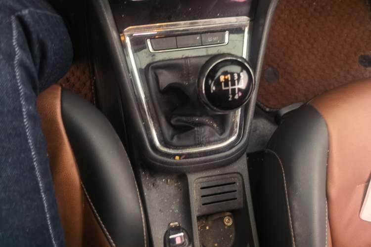 Used Volkswagen Bora 2016 1.6L Manual Comfort Model Gear Lever