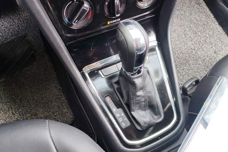 Used Volkswagen Bora 2016 1.6L Automatic Comfort Model Gear Lever
