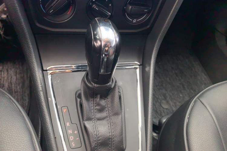 Used Volkswagen Bora 2016 1.6L Automatic Fashion Model Gear Lever
