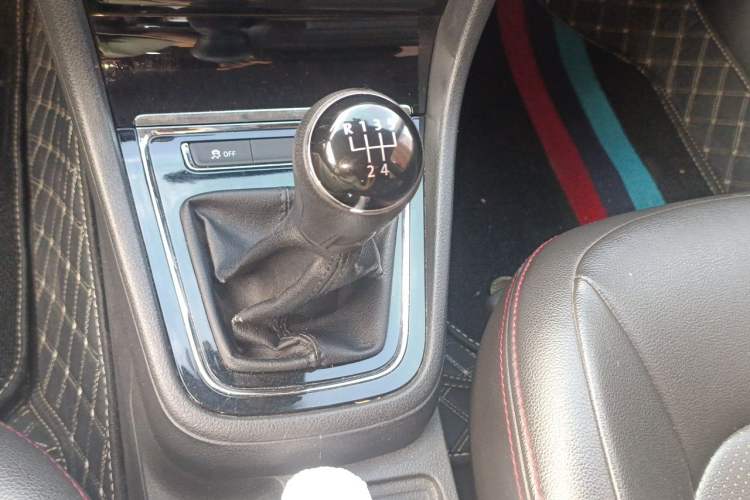 Used Volkswagen Bora 2016 1.6L Manual Fashion Edition Gear Lever
