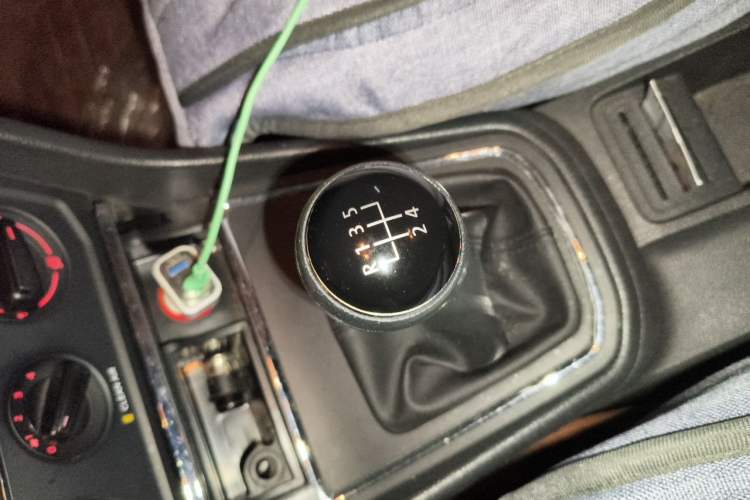 Used Volkswagen Bora 2016 1.6L Manual Fashion Edition Gear Lever