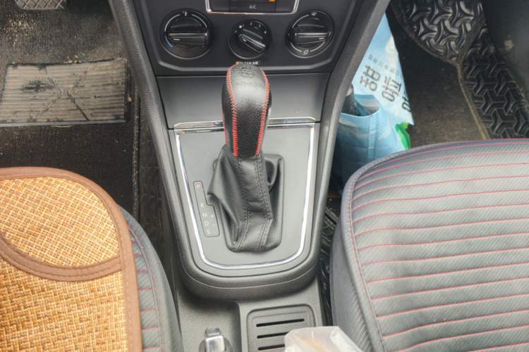 Used Volkswagen Bora 2016 1.6L Automatic Fashion Model Gear Lever