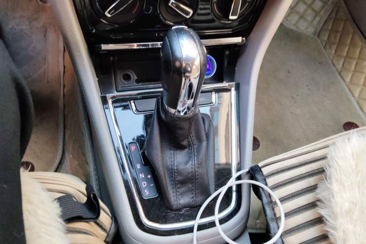 Used Volkswagen Bora 2016 1.6L Automatic Comfort Model Gear Lever