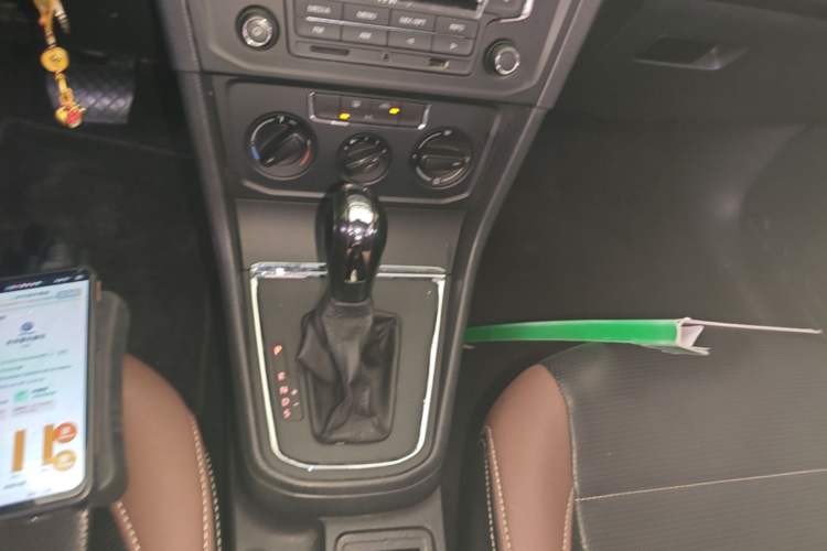 Used Volkswagen Bora 2016 1.6L Automatic Fashion Model Gear Lever