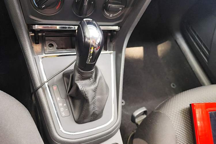 Used Volkswagen Bora 2016 1.6L Automatic Fashion Model Gear Lever