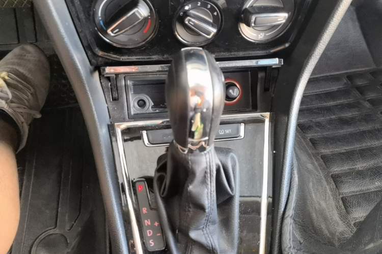 Used Volkswagen Bora 2016 1.6L Automatic Comfort Model Gear Lever