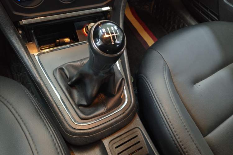 Used Volkswagen Bora 2016 1.6L Manual Fashion Edition Gear Lever
