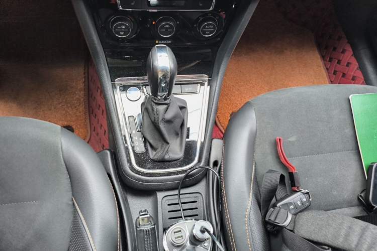 Used Volkswagen Bora 2016 1.6L Automatic Luxury Model Gear Lever