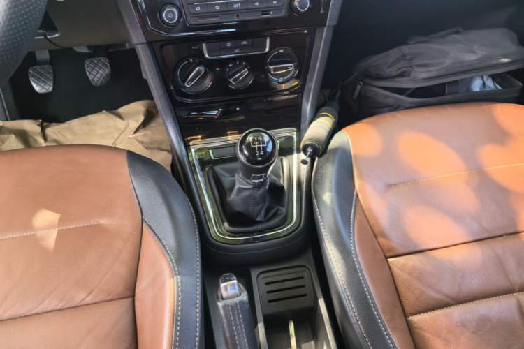Used Volkswagen Bora 2016 1.6L Manual Comfort Model Gear Lever