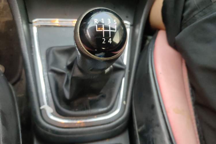 Used Volkswagen Bora 2016 1.6L Manual Fashion Edition Gear Lever