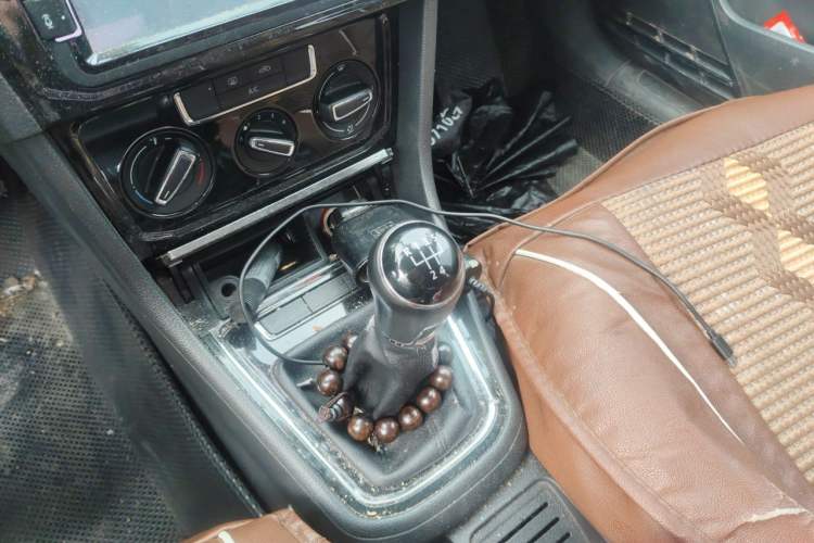 Used Volkswagen Bora 2016 1.6L Manual Comfort Model Gear Lever